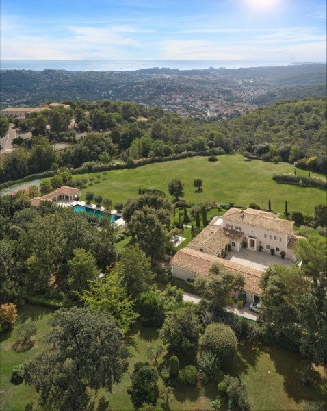 VERKOOP  VILLA 7 SLPK Saint-Paul-de-Vence - Een Privaat Luxe-Eigendom nabij de Zee