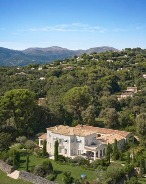VERKOOP  VILLA 7 SLPK Saint-Paul-de-Vence - Een Privaat Luxe-Eigendom nabij de Zee