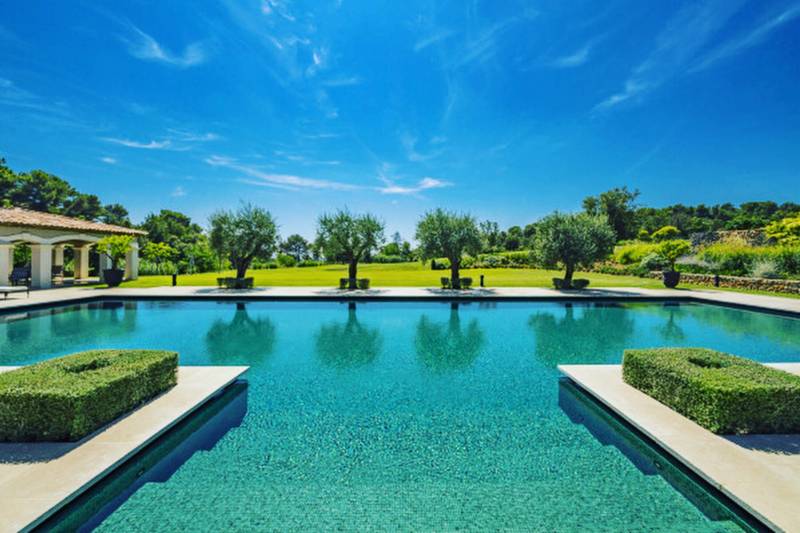 VERKOOP  VILLA 7 SLPK Saint-Paul-de-Vence - Een Privaat Luxe-Eigendom nabij de Zee