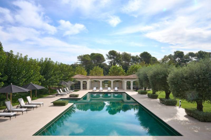 VERKOOP  VILLA 7 SLPK Saint-Paul-de-Vence - Een Privaat Luxe-Eigendom nabij de Zee