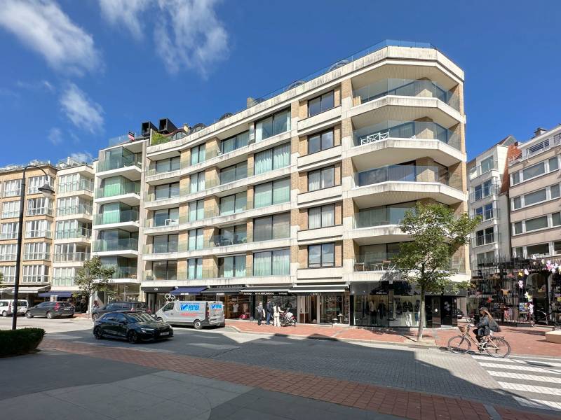 VERKOOP APPARTEMENT 1 SLPK Knokke-Zoute - Zijdelings zeezicht / tss. Albertplein en Driehoeksplein!