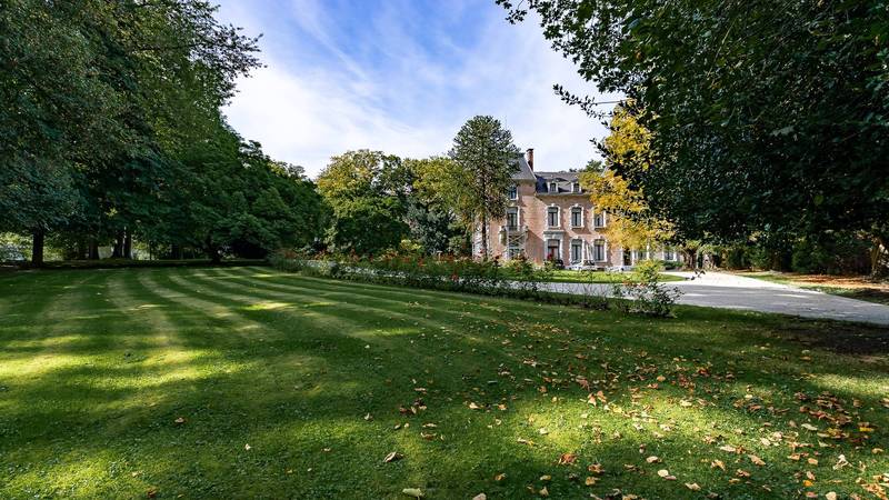 VERKOOP Kasteel Lodelinsart -  Gerestaureerd / Groen domein